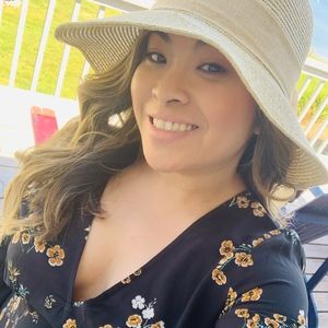 Meet your Posher, Stephanie joy